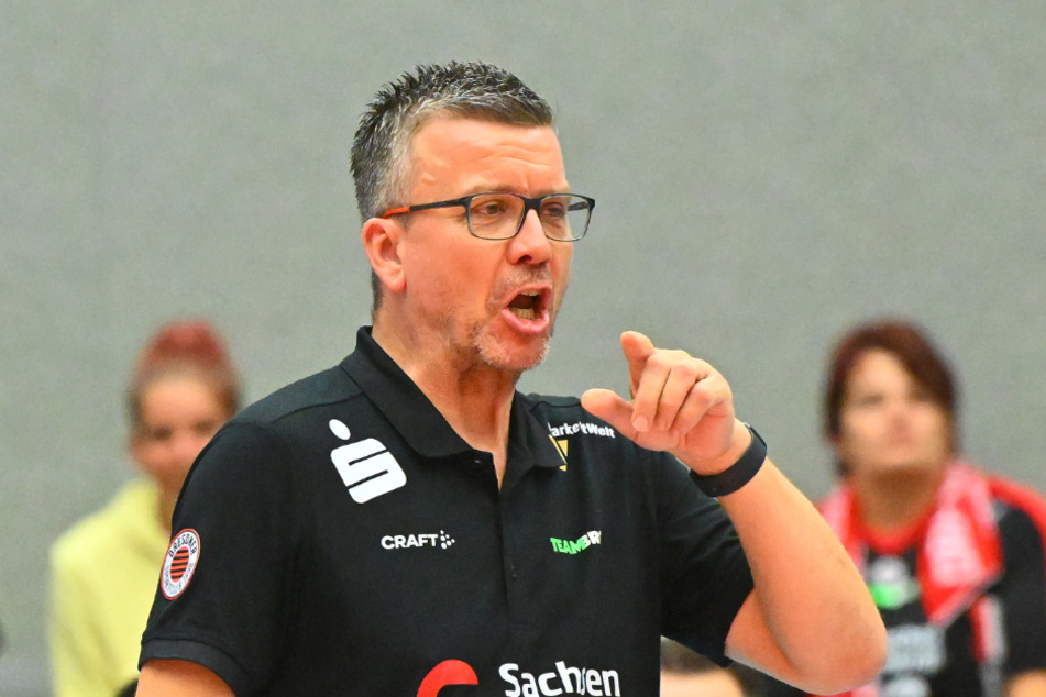 Coach Alex Waibl (55) war zufrieden mit dem, was er in Wiesbaden von seinen Spielerinnen sah.