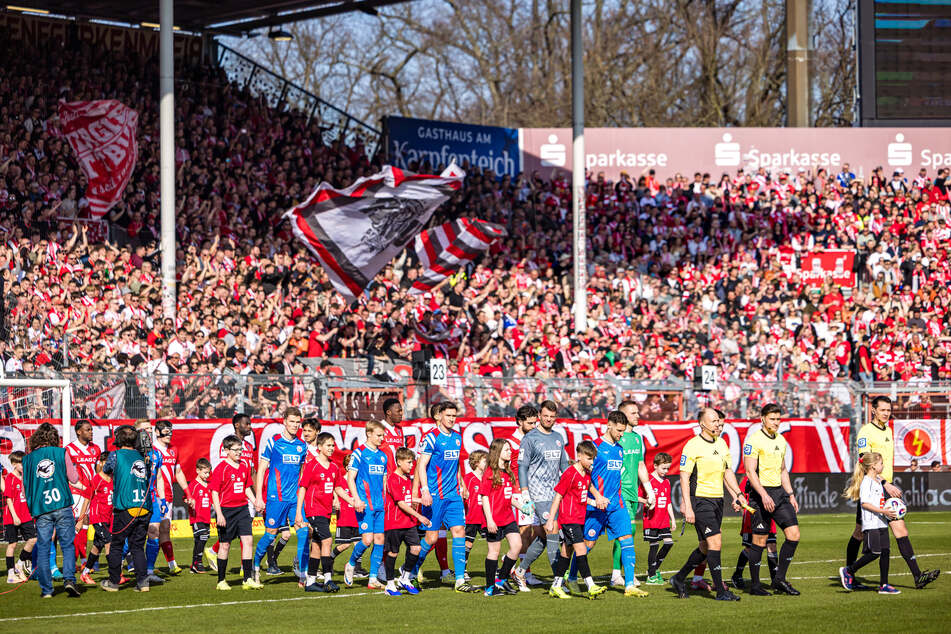 Zuletzt war das Cottbuser Stadion im Ostknaller gegen Rostock wieder krachend voll.