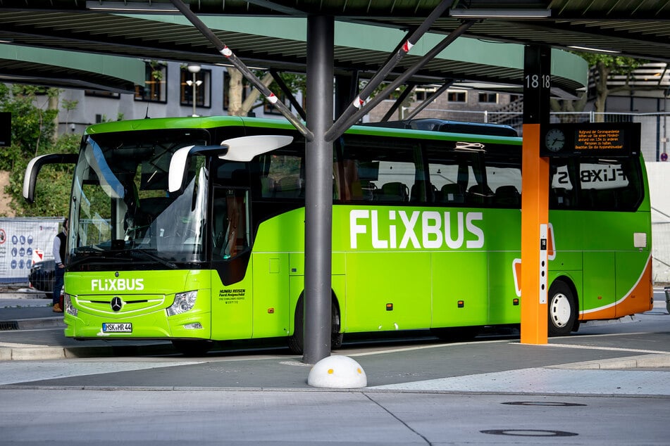 Flixbus hat aufgrund sinkender Fahrgastzahlen das Angebot auf manchen Strecken gekürzt.