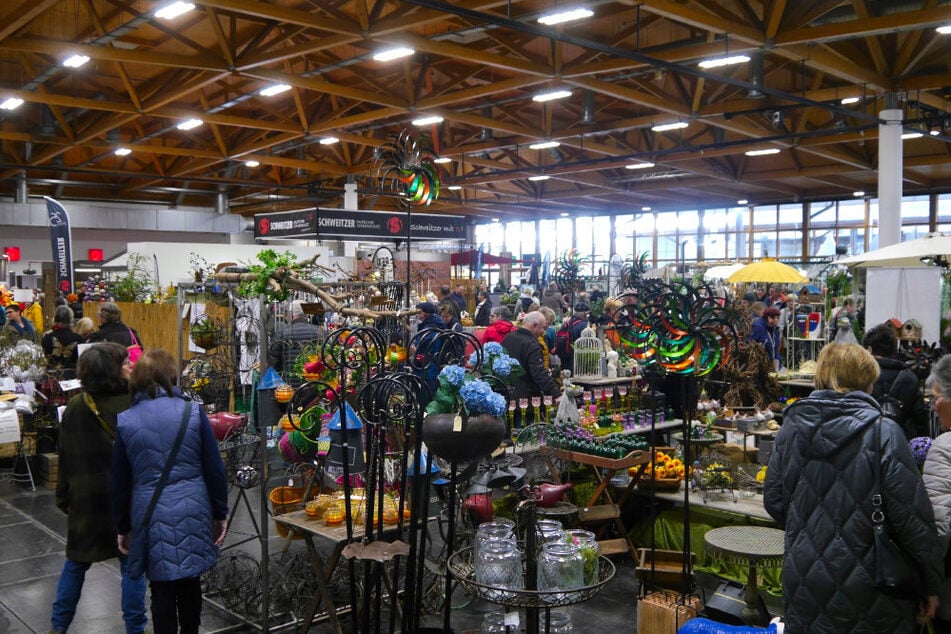 Über 100 Aussteller laden zum Staunen ein. Die Obstbauern bieten auch an, ihre saftigen Erträge zu probieren.