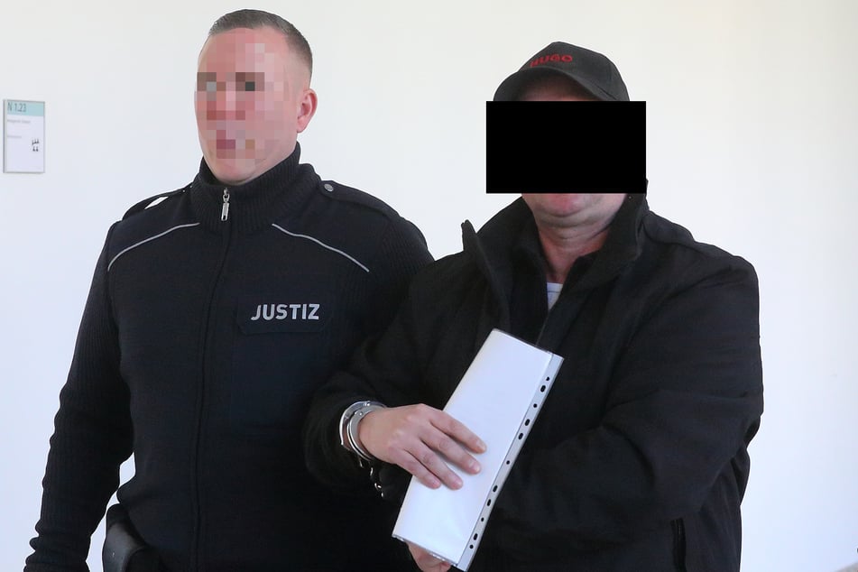 Ex-Panzerfahrer Enrico L. (54) fährt nun in den Knast ein.