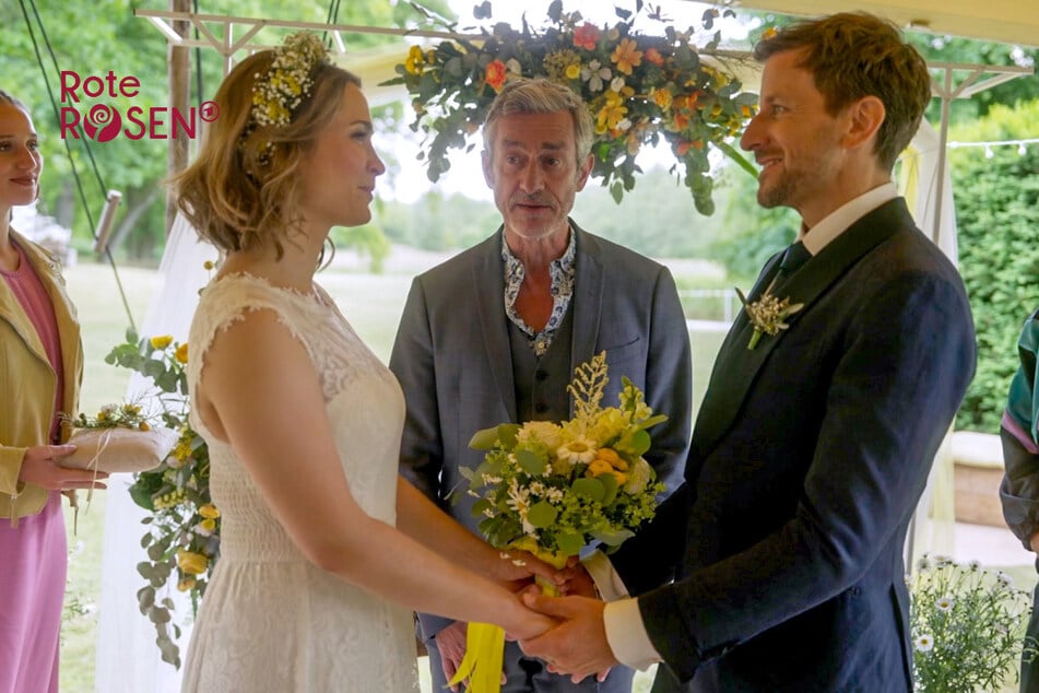 Rote Rosen: "Rote Rosen": Der Hochzeit von Svenja und Arthur droht ein Desaster