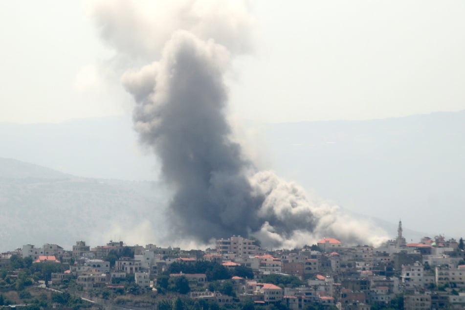 Rauch steigt nach einem israelischen Angriff im Dorf Yaroun im Südlibanon auf. (Archivbild)