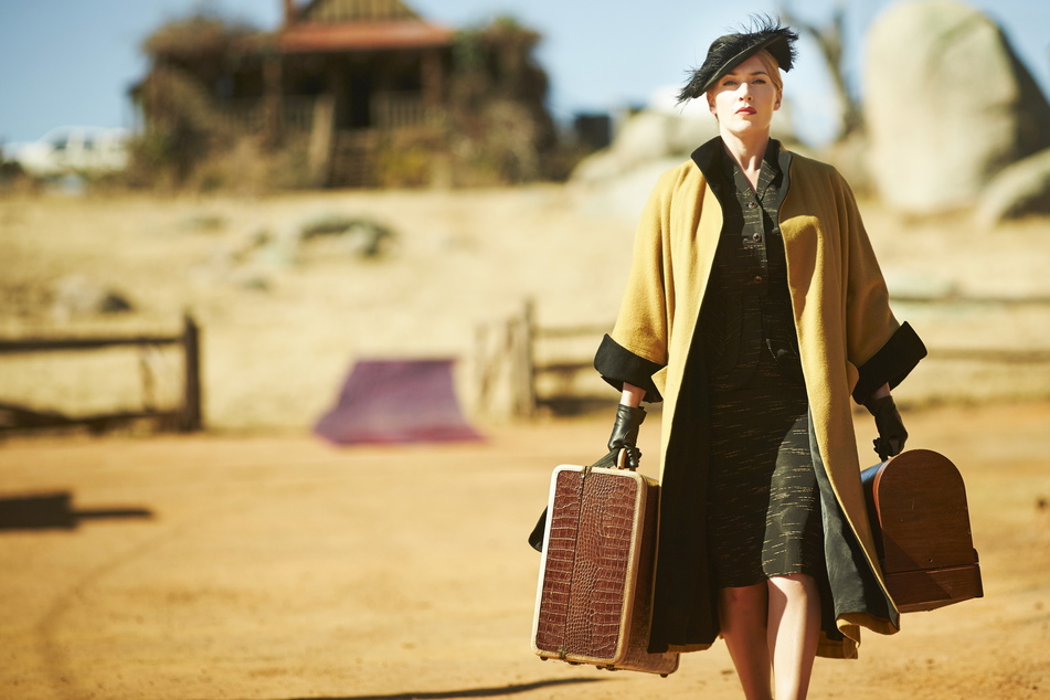 Kate Winslet (48) spielt eine rachsüchtige Schneiderin.