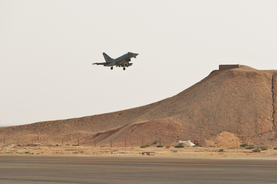 Ein Eurofighter aus Laage landet in Jordanien.