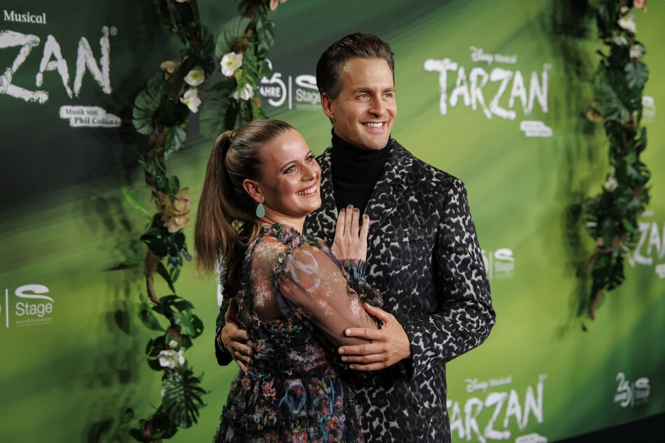 Alexander Klaws (42) und seine Frau Nadja Scheiwiller (40) bei der Premiere von Disneys Musical "Tarzan" in Hamburg.