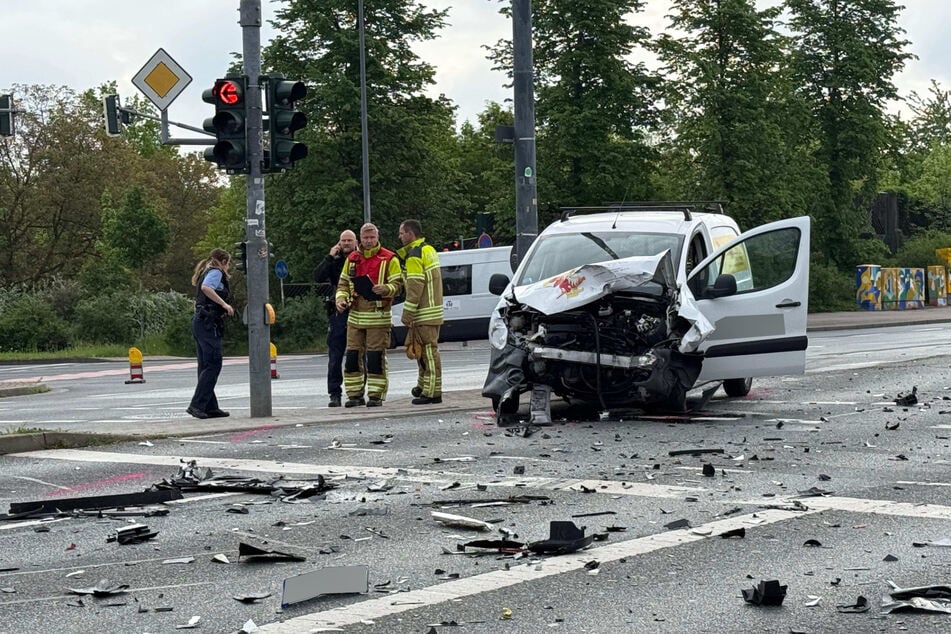 Der Fahrer (22) des Peugeot versuchte nach dem Unfall zu fliehen.