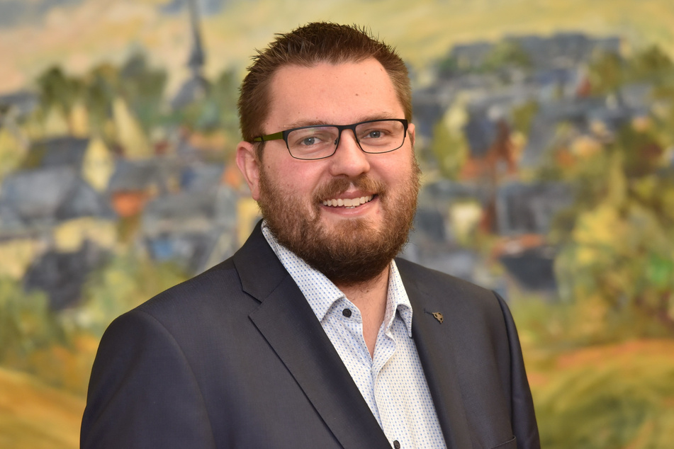 Markus Wiesenberg (34), Bürgermeister von Altenberg, stellt sich hinter seine Bürger und will für den natürlichen Reichtum der Region kämpfen.