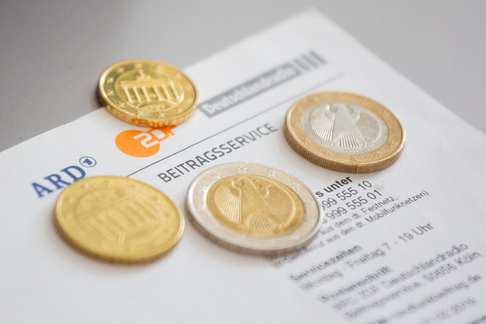 Das Bundesverfassungsgericht hat die Erhöhung des Rundfunkbeitrags von 17,50 Euro auf 18,36 Euro angeordnet. (Symbolbild)