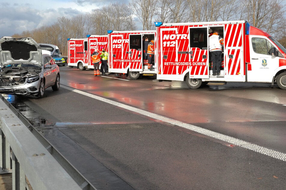 Unfall A44: Unfälle nach Hagel-Schauer auf A44: Vier Menschen verletzt