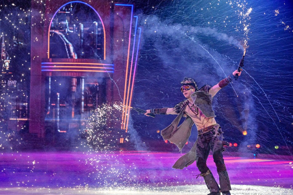 Die Show spart nicht mit Pyro-Effekten und Funkenregen.