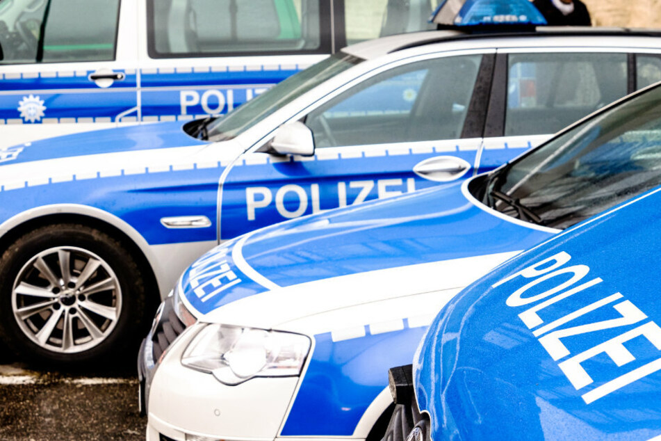 Die Polizei ging davon aus, dass das Trio zuvor unter einem Vorwand um Einlass gebeten hatte. (Symbolbild)