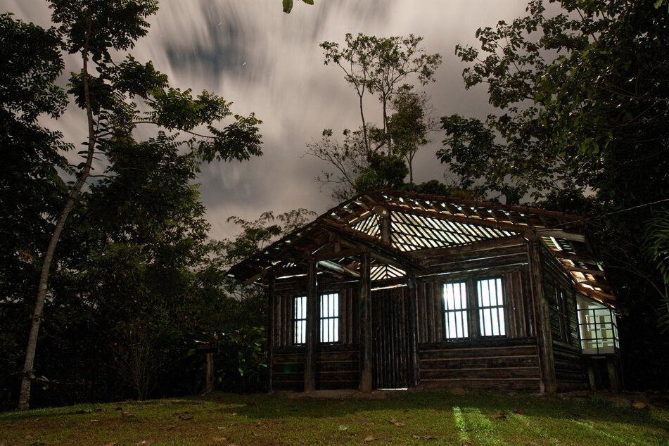 Was gibt es Schaurigeres als eine einsame Holzhütte im Wald? (Symbolfoto)