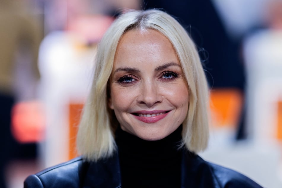 Janin Ullmann (44) wird auch die siebte Staffel von "Temptation Island VIP" moderieren. (Archivbild)