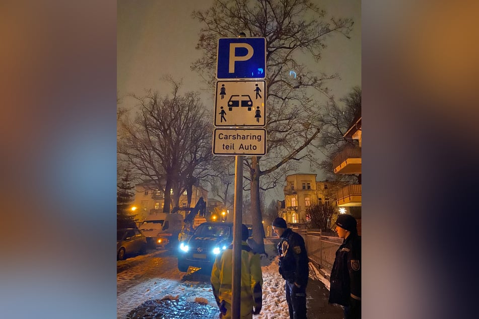 Die Anwohnerin hatte am Abschlepp-Abend sogar die Polizei gerufen, weil ihr der Vorgang so unseriös vorkam.