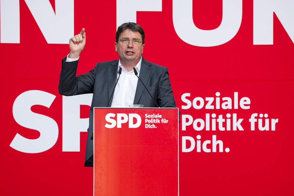 Florian von Brunn (SPD, 54) ist erkrankt und derzeit kann nicht öffentlich auftreten.