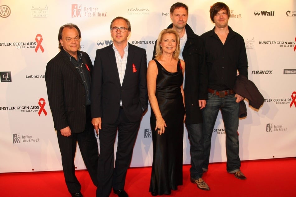 Malte Pittner (†48, r.) war nicht nur Mitglied von Deichkind, sondern auch von der Band Texas Lightning gemeinsam mit Markus Schmidt (v.l.), Olli Dittrich (69), Jane Comerford (66) und Uwe Frenzel. (Archivfoto)