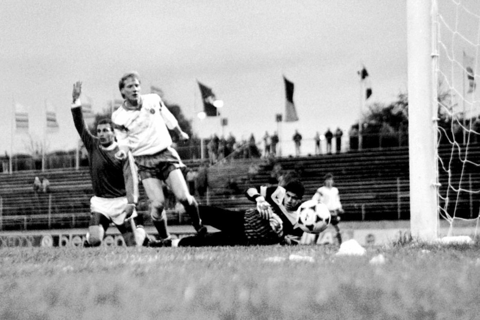 Nur 1000 Zuschauer wollten vor 30 Jahren im Thälmann-Stadion das Spiel der DDR-Auswahl um Matthias Sammer gegen Ägypten sehen.