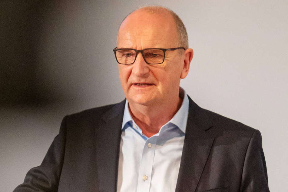 Dietmar Woidke (60) ist am Samstag als Brandenburger SPD-Chef wiedergewählt worden und hat dabei mehr Stimmen erhalten, als auf dem vorangegangenen Landesparteitag im November 2018.