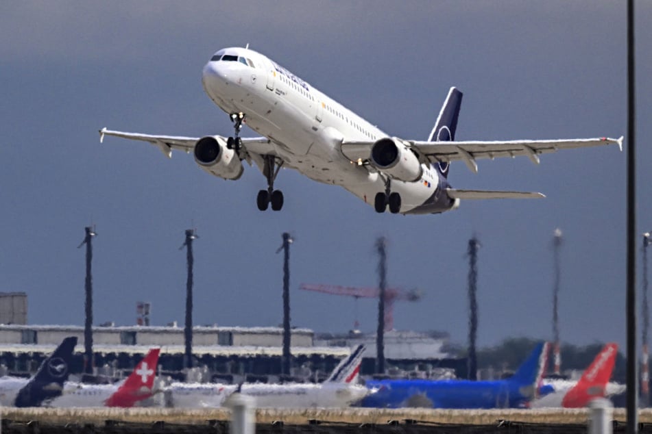 Aufgrund eines Warnstreiks werden am Donnerstag kaum Inlandsflüge der Lufthansa am BER abheben. (Archivfoto)