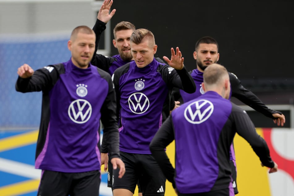 Aktuell bereitet sich Anton (l.) mit der DFB-Elf auf das nächste EM-Spiel gegen Ungarn vor.