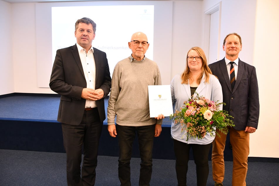 Landwirtschaftsminister Sven Schulze (45, CDU, l.) verlieh am Mittwoch den Tierschutzpreis 2024.