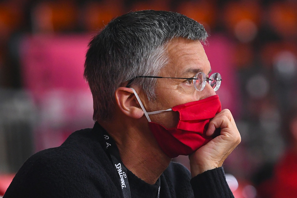 FC-Bayern-Präsident Herbert Hainer (66) sieht die Nachfolgediskussion um den Bundestrainer-Posten kritisch.