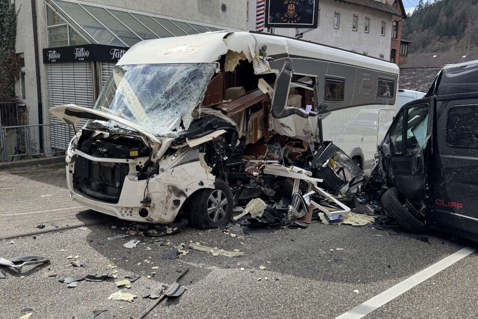 Im Ländle sind ein Camper und ein Wohnmobil miteinander kollidiert.