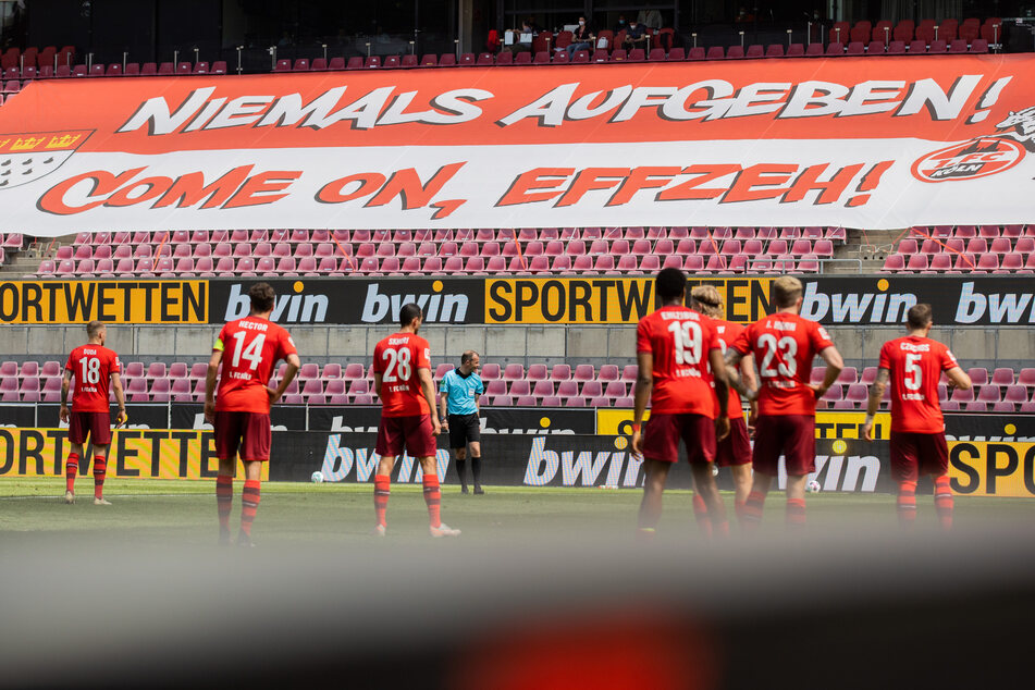 Die Kölner Mannschaft im RheinEnergie-Stadion im Frühling 2021.