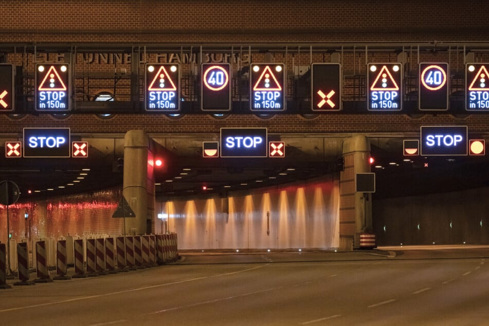 Der Elbtunnel ist mal wieder über das komplette Wochenende gesperrt.