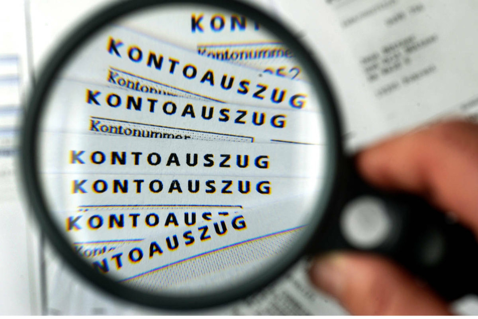 Alle betroffenen Kunden sollten laut Verbraucherschutzzentrale zurzeit Kontobewegungen besonders aufmerksam verfolgen. (Symbolbild)