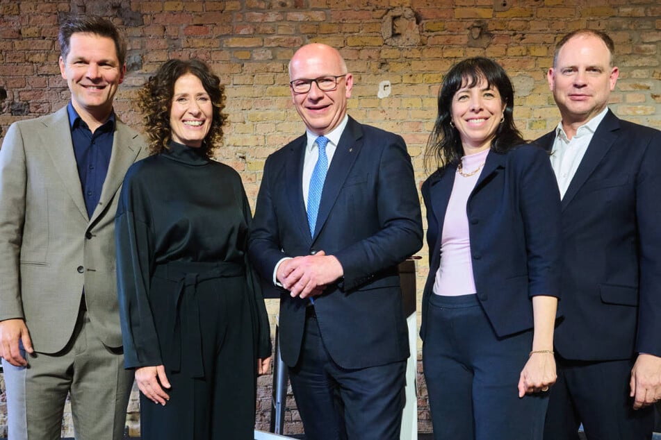 Elif Eralp (45, 2.v.r.) wird bei der Berlin Wahl für die Linke unter anderem gegen die Spitzenkandidaten Steffen Krach (46, SPD, v.l.n.r.), Bettina Jarasch (57, Grüne), Kai Wegner (53, CDU) und Christoph Meyer (50, FDP) antreten.