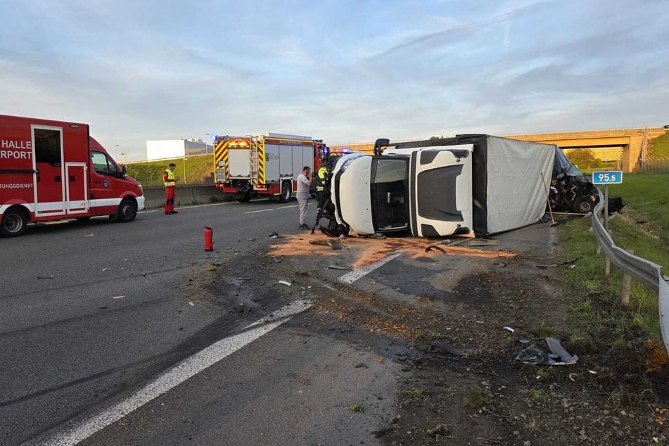 Die Autobahn musste in Folge des Crashs in Fahrtrichtung Dresden vorübergehend voll gesperrt werden.