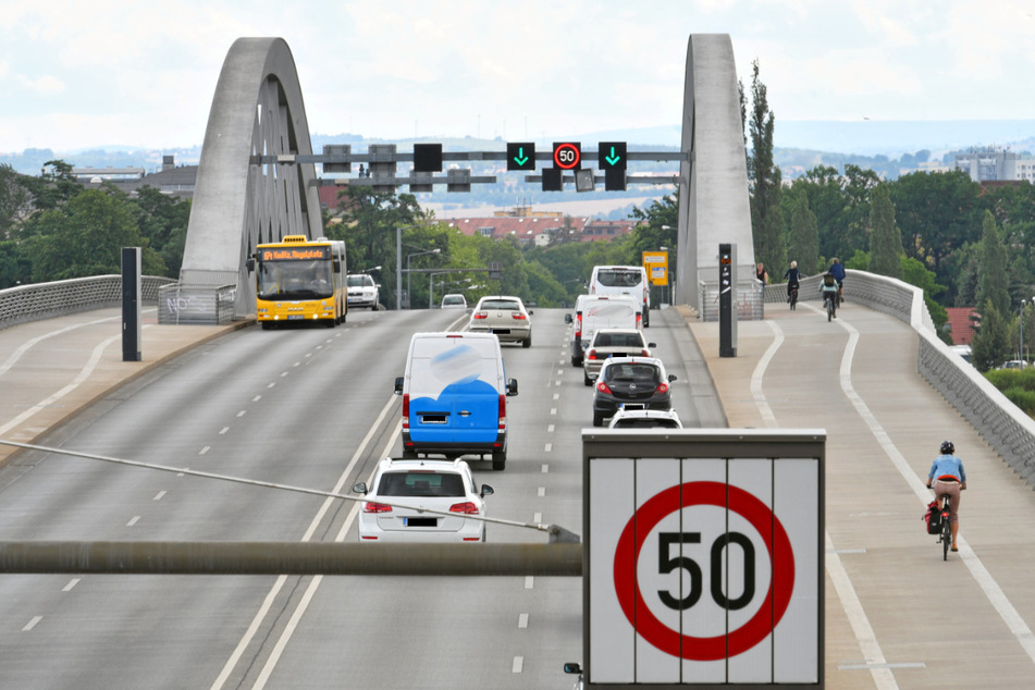 Der Unfall passierte an einer Treppe an der Waldschlösschenbrücke. (Archiv)