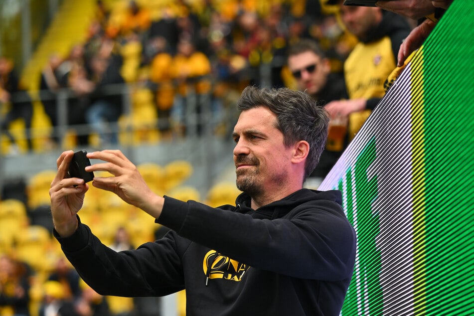 Ein letztes Selfie: Thomas Stamm erfüllte am Samstag noch viele Fan-Wünsche.