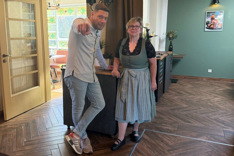 Bei "Mein Lokal, dein Lokal" zeigt die deutsche Flambier-Meisterin Heike ihr Können.