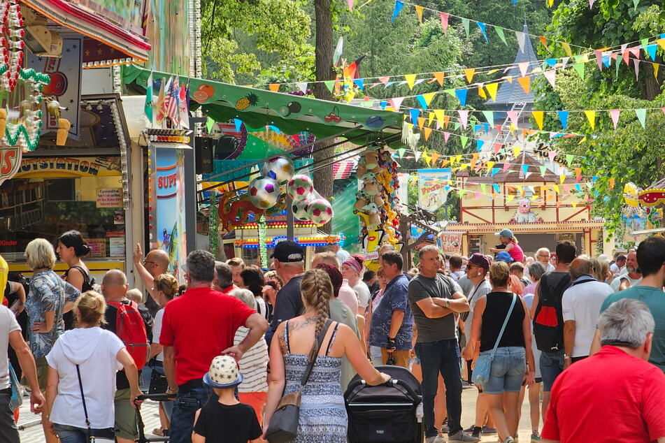 Noch bis Sonntag zieht das Stadtparkfest Hunderte Besucher an.