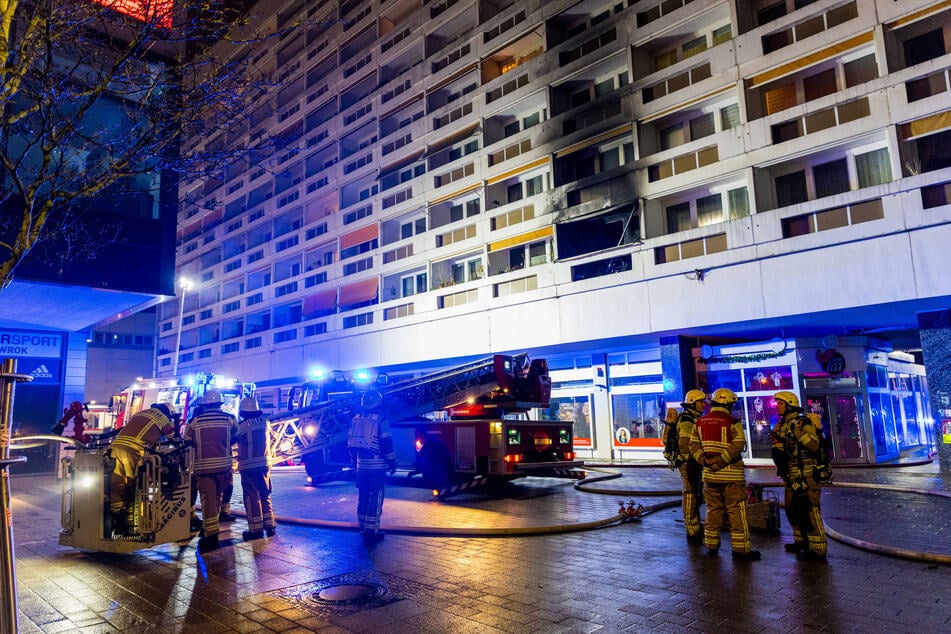 Flammen-Inferno in Cottbus: Mutige Passanten retten Bewohnerin