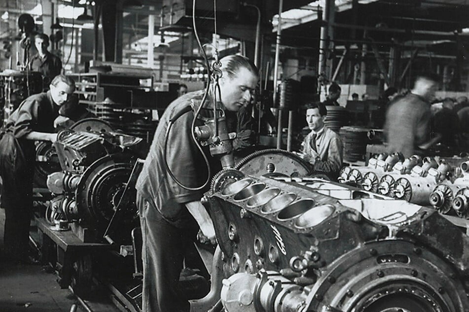 Im Krieg mussten die Arbeiter der Auto Union Panzermotoren bauen.