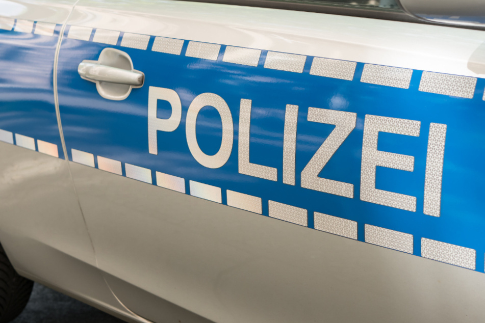 Zeugen gesucht: Frau gestoßen und fremdenfeindlich beleidigt