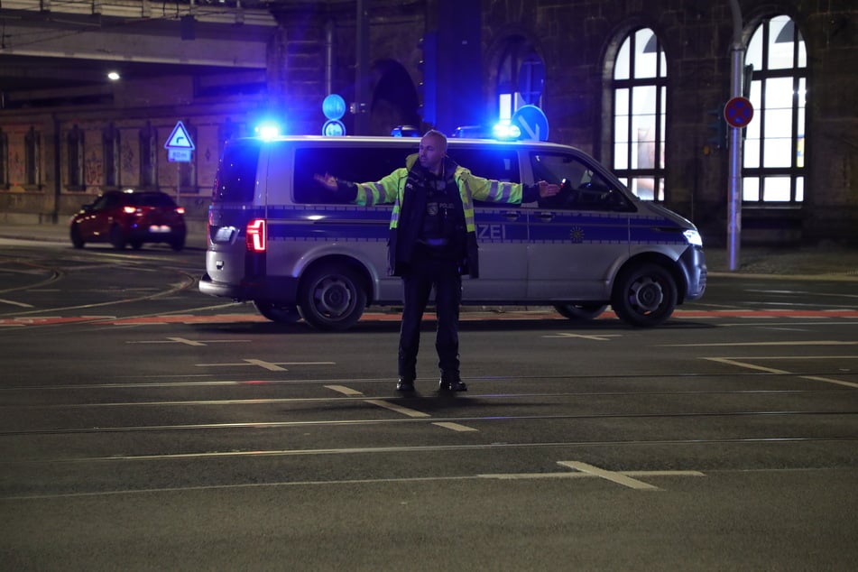 Nach dem Crash regelte ein Polizist den Verkehr per Hand.