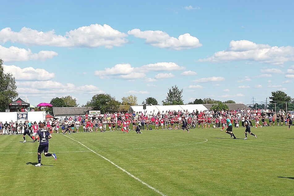 Auch die knallende Sonne und die vielen Energie-Fans waren an dem Tag Gegner des FSV Zwickau.