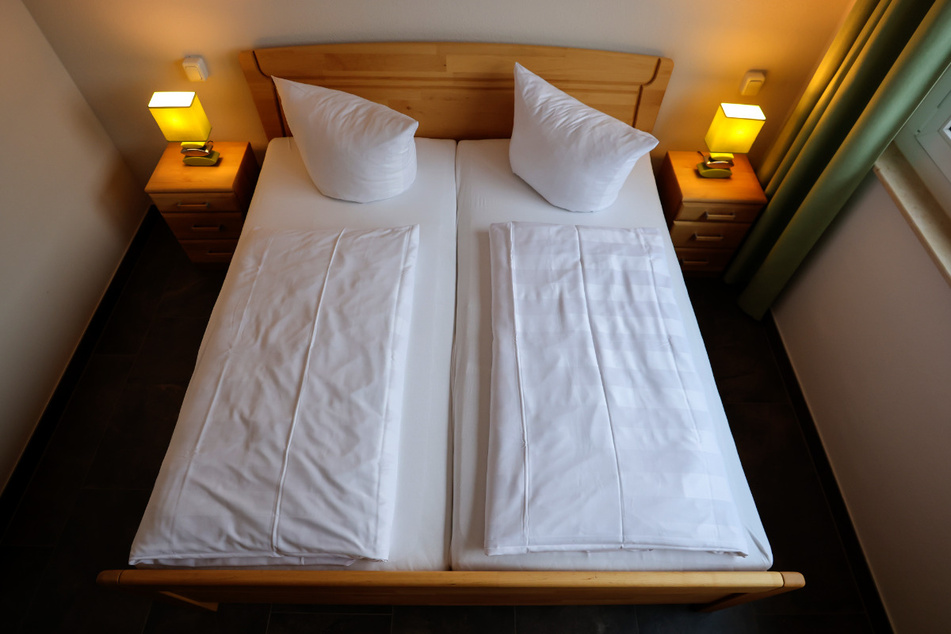 Bislang dürfen Städte nur von touristischen und anderen privaten Übernachtungsgästen eine Bettensteuer kassieren.