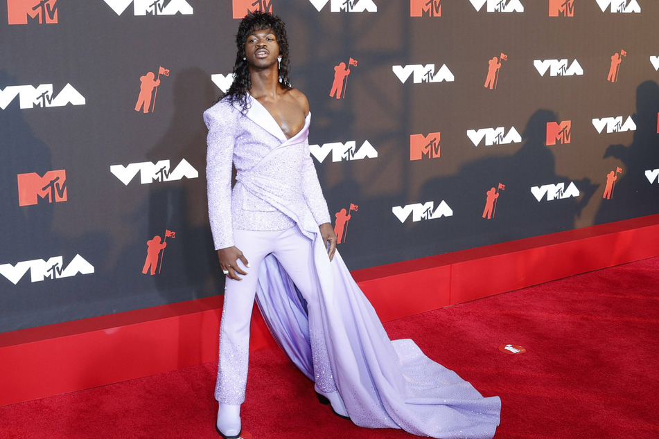 Over the weekend, Lil Nas X confused fans when he seemingly alluded that he was bisexual.