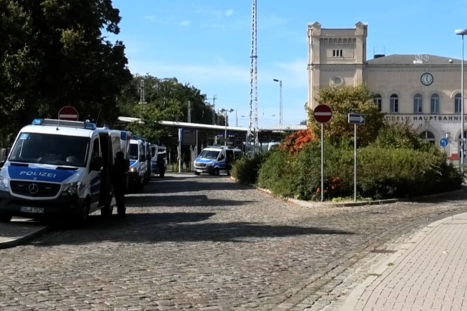 Beide Versammlungen wurden von zahlreichen Einsatzkräften begleitet.