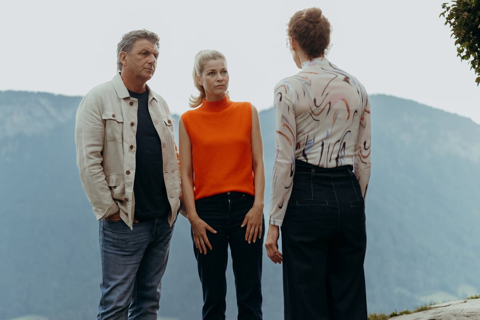 Im Liebes-Dreieck um Martin (Hans Sigl, l.), Karin (Hilde Dalik, M.) und Caro (Barbara Lanz) droht Drama.