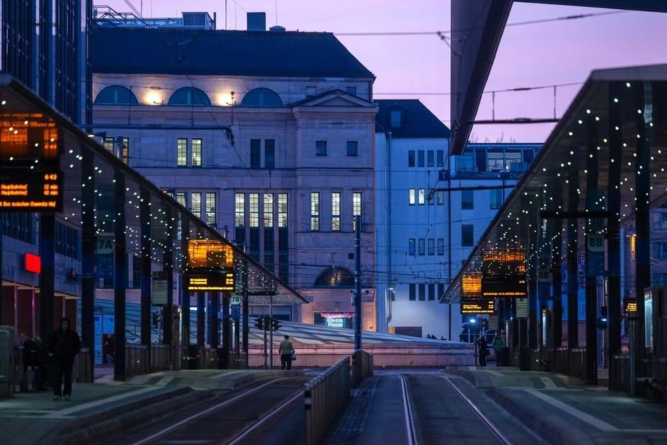 An der Zentralhaltestelle herrscht am Freitagmorgen gähnende Leere.