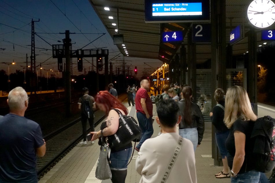 Viele Fahrgäste mussten sich andere Wege suchen.