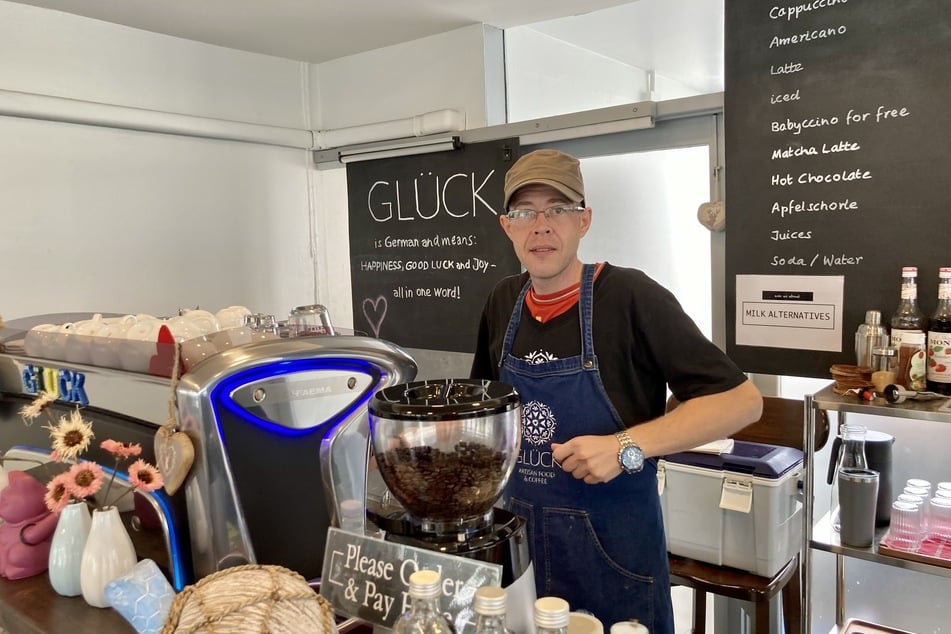 Bereits in Bangkok arbeitete der Auswanderer für das deutsche Café "Glück".