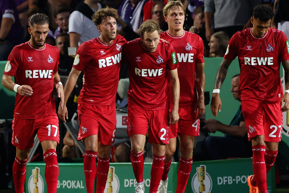 Innenverteidiger Timo Hübers (27, 4. v. r.) trägt auch in der 2. Bundesliga weiterhin das Trikot des 1. FC Köln.